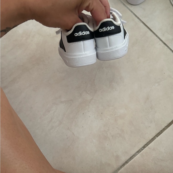 Black and white kids velcro adidas - Picture 4 of 4